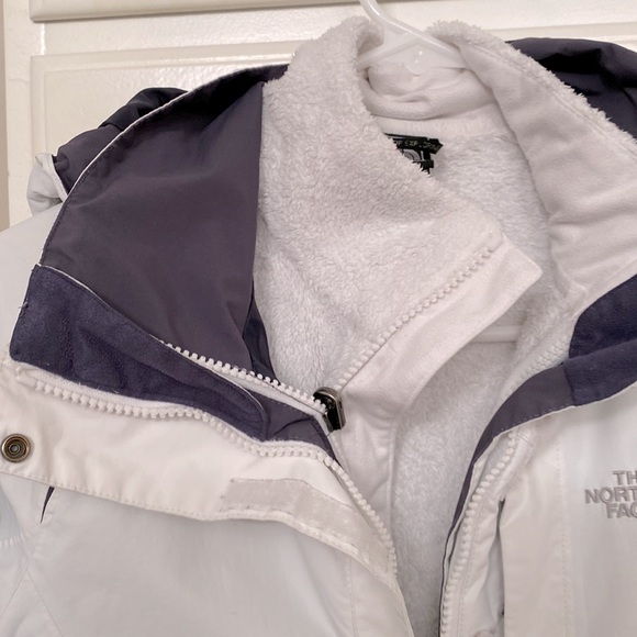 HyVent North Face Women’s rain Jacket - Picture 9 of 9